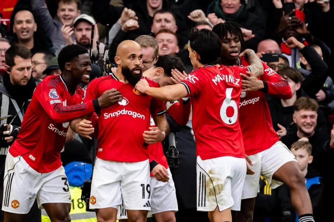 Rio Ferdinand Bela Lisandro Martinez Usai Kritik Pedas Legenda MU, Momen Penting di Debut Carrick