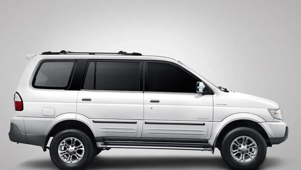 Apa Mobil Keluarga Terbaik isuzu panther