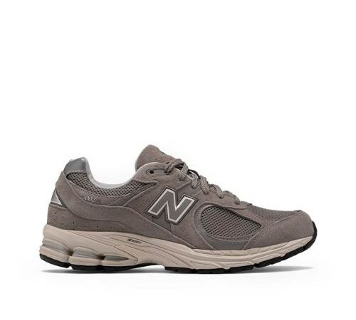 New Balance 2002r: Sneaker yang Gak Pernah Mati Gaya