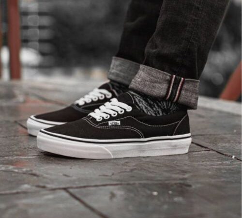 Gila! Vans Classic Era: Sepatu Legendaris yang Gak Pernah Mati Gaya