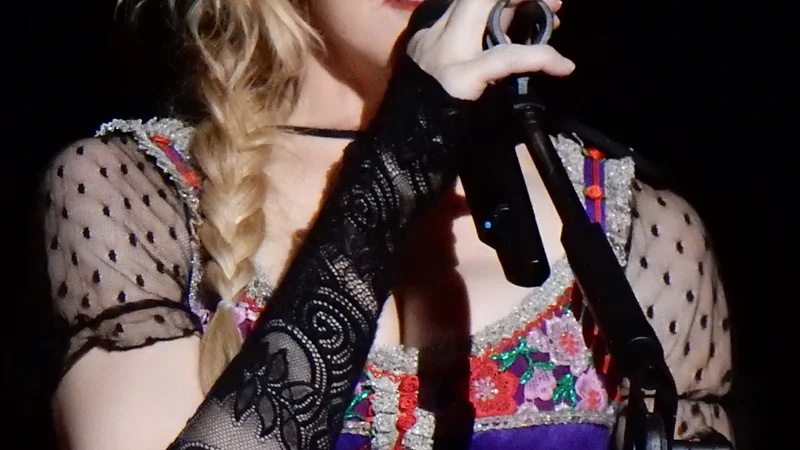 Madonna: Ratu Pop yang Tak Lekang oleh Waktu