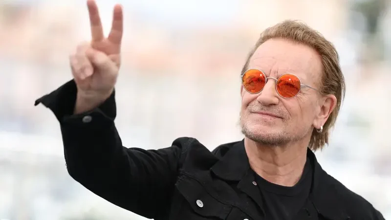Bono: Vokalis U2 dengan Lirik dan Suara Menginspirasi