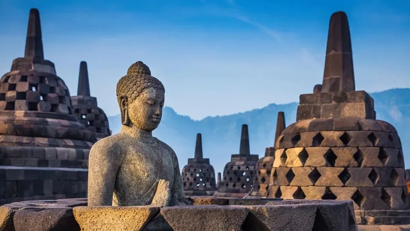 Candi Borobudur: Warisan UNESCO dan Keajaiban Dunia