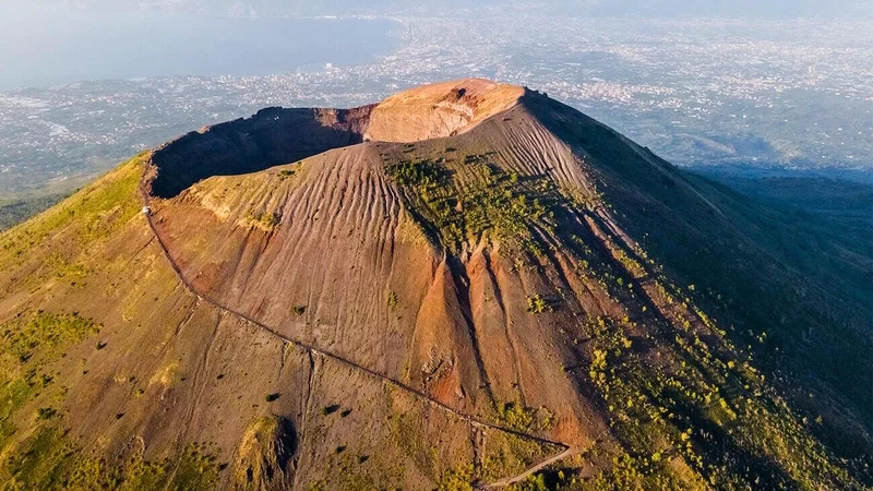 Gunung Vesuvius: Gunung Berapi Aktif Paling Berbahaya di Dunia