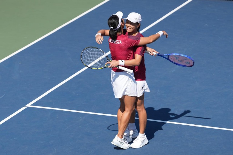 Gemilang di Lapangan Tenis! Ganda Putri Tenis Indonesia Aldila–Janice Persembahkan Emas untuk Indonesia di SEA Games 2025. Sumber: Kemenpora