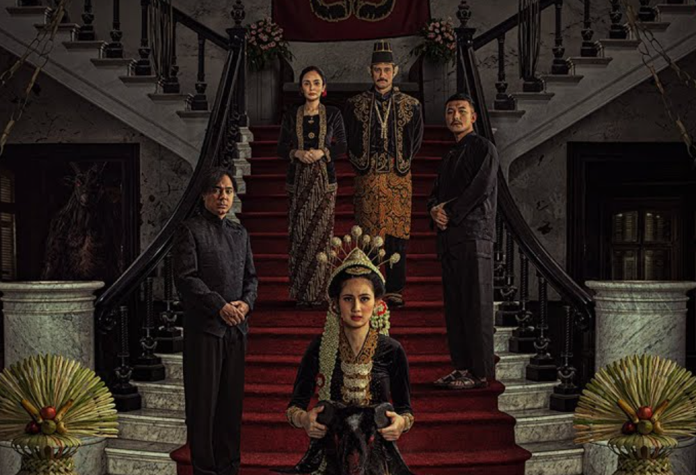 Teror Awal Kutukan Jawa Terkuak Review Film Janur Ireng Sewu Dino The Prequel