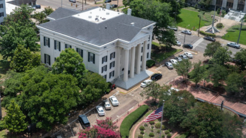 Puisi Jalanan Bagian 1 – Sepucuk Laras untuk Engkau yang Waras